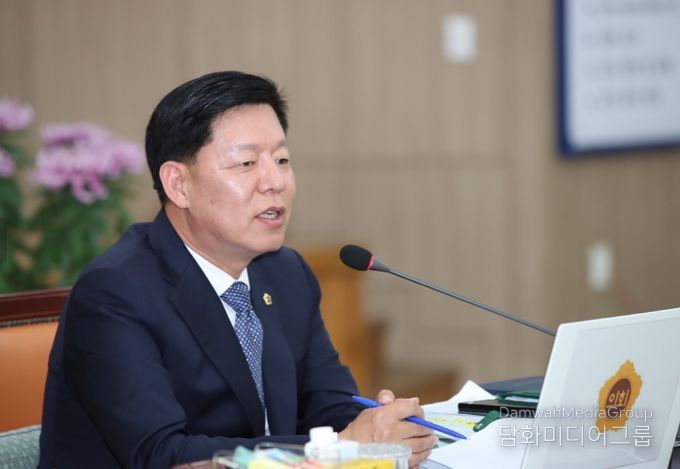 김정희 교육위원장