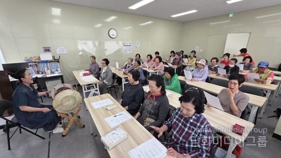 충주 문화도시센터 실버 대상 문화예술 교육 프로그램 국악과 창의적 나이듦