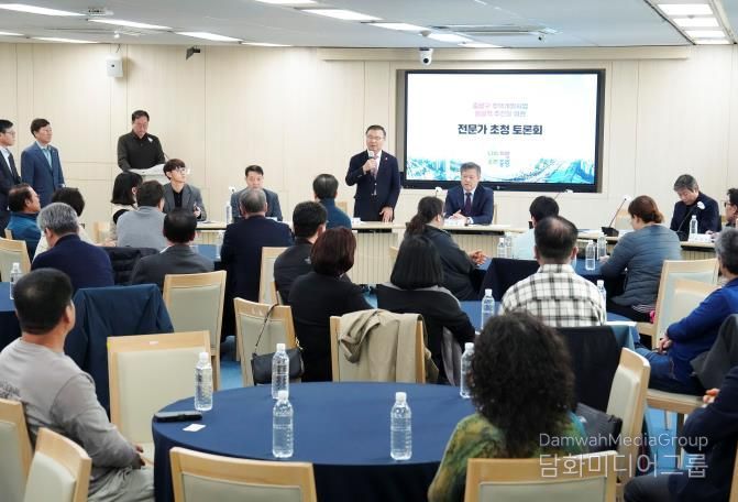 토론회가 진행되고 있는 모습