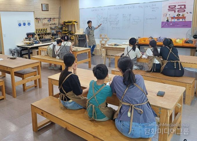 판교유스센터, 가족이 함께 만든 가구.. 목공 프로그램 인기