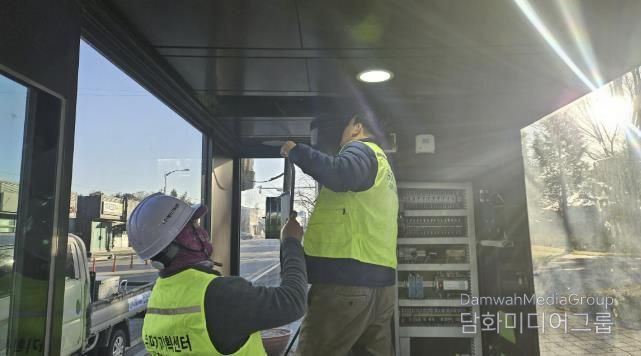 버스 승강장 난방기 살균, 세척 모습