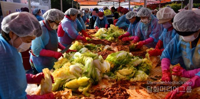 서산시자원봉사센터, 수재민·취약가정 돕는 ‘사랑의 김장나눔’ 행사