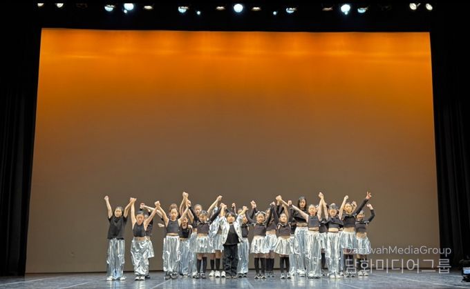 포항문화재단은 지난 22일 포항시청 대잠홀에서 열린 ‘꿈의 무용단 포항’ 창단 공연 '나의 꿈을 찾아서'를 성황리에 마무리했다.