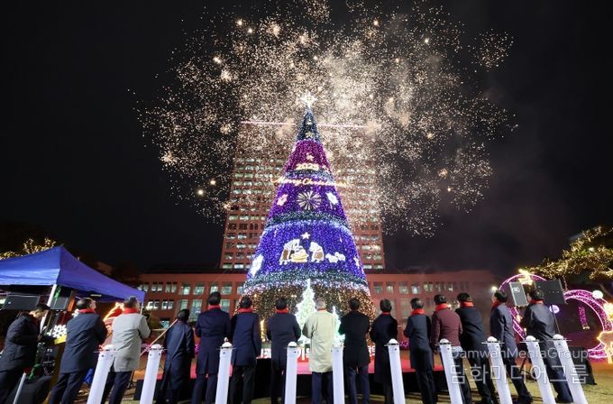 시청 남문광장에 사랑의 성탄트리 불 밝힌다