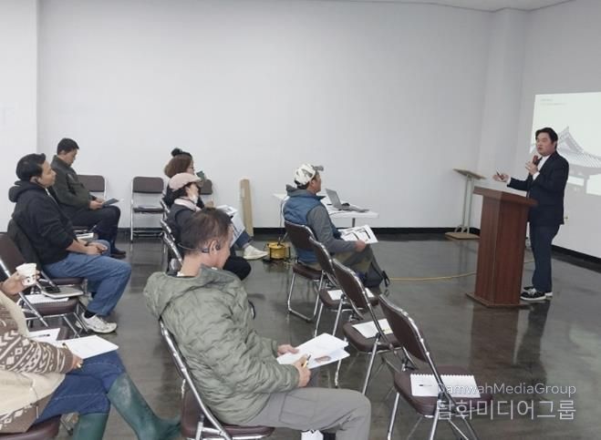 26일 백사장항 및 신진항에서 진행된 역량강화 교육 모습.