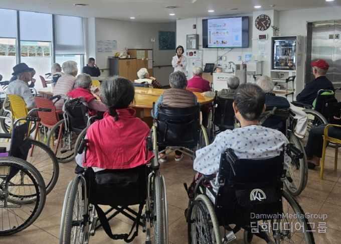 어르신 대상‘돌봄이(齒) 구강건강서포터즈' 교육