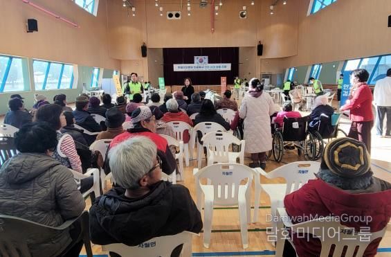 섬 주민 곁으로 찾아가는 따듯한 진료 한길안과, 자월도 찾아 무료진료 실시