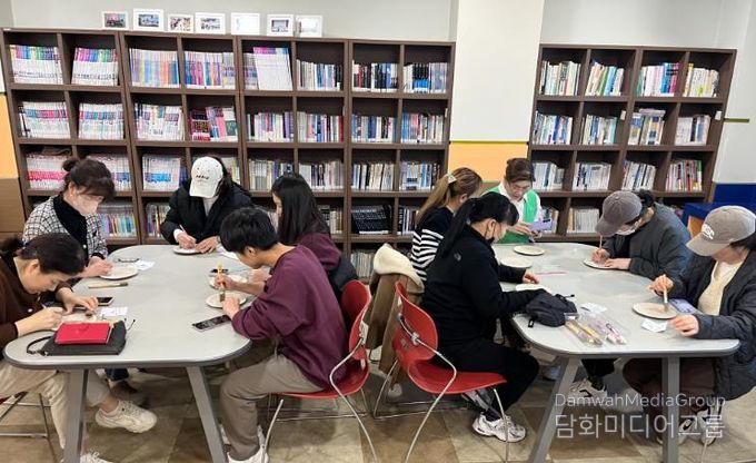 완주군, 성인‧청소년 대상 도자기 공예 체험 인기