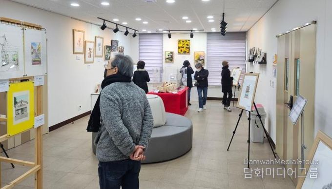 군산시평생학습관성과공유회온오프라인개최(2024년작품전시회)