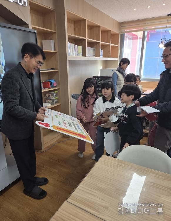 철원군 도창초등학교 “2025년 알뜰바자회 수익금 ” 철원군에 기탁