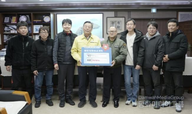 사진 왼쪽부터 김동위, 최병주, 함대정, 가세로 군수, 김승준 회장, 김선일, 경승호, 정광훈.