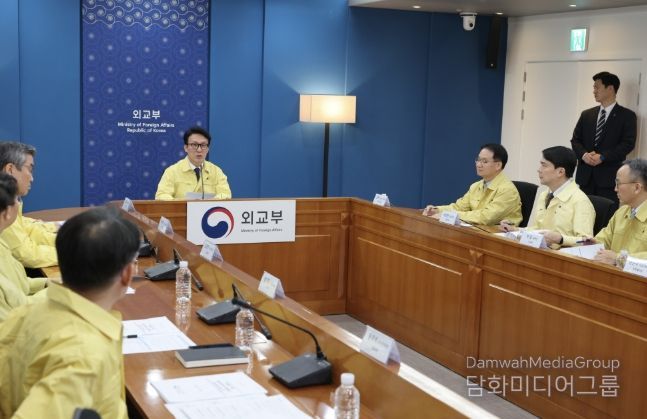 김민석 국무총리가 9일 세종대로 정부서울청사에서 열린 재외국민 보호 점검회의를 주재하고 있다.(국무조정실)