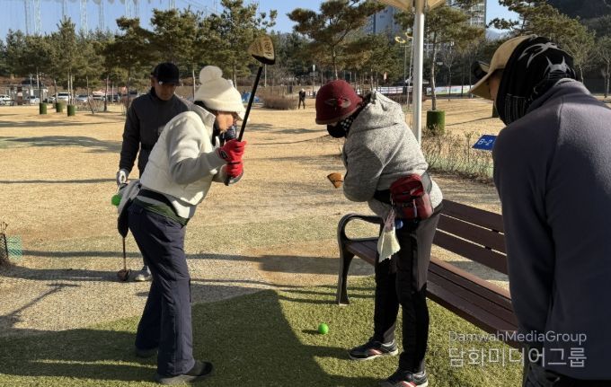 실업팀 선수단, 군민 300여명 대상 5일 간 파크골프 레슨