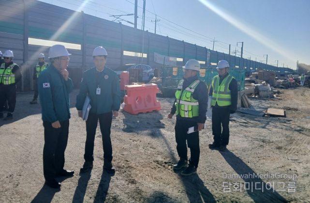 김석웅 광산구 부구청장 등이 12일 공공 건설공사장인 우산동 우수 저류시설 조성 현장을 찾아 안전관리 실태를 점검했다.