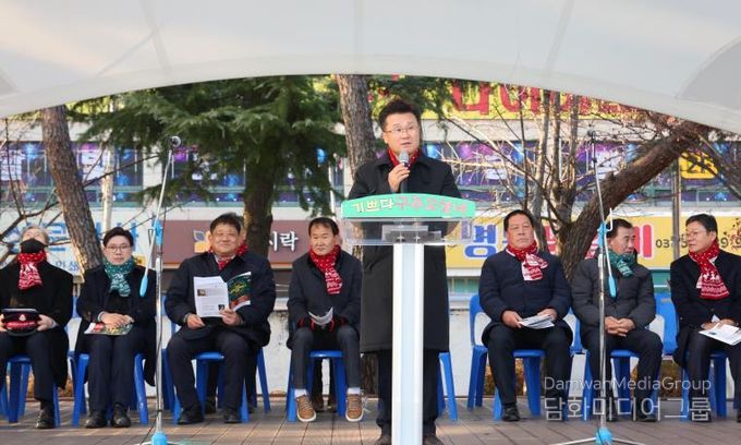 2025년 안성시 성탄트리점등식 개최...사랑과 나눔의 연대 빛내