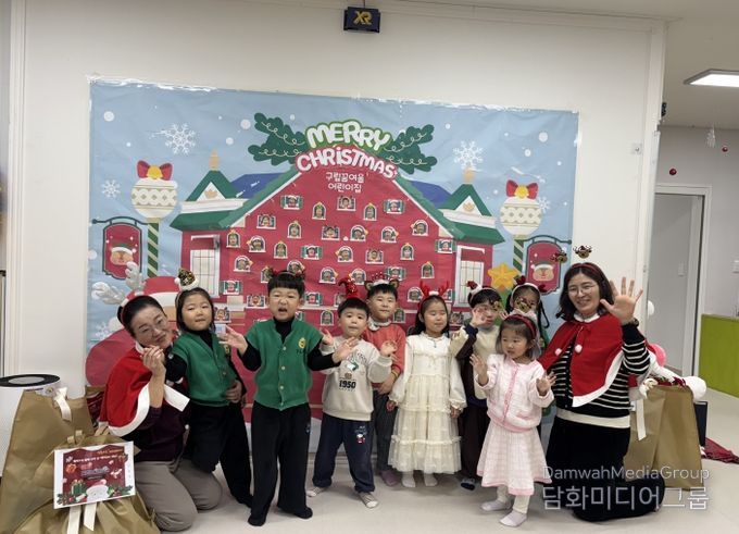 행복드림종합사회복지관 몰래산타 행사 사진.