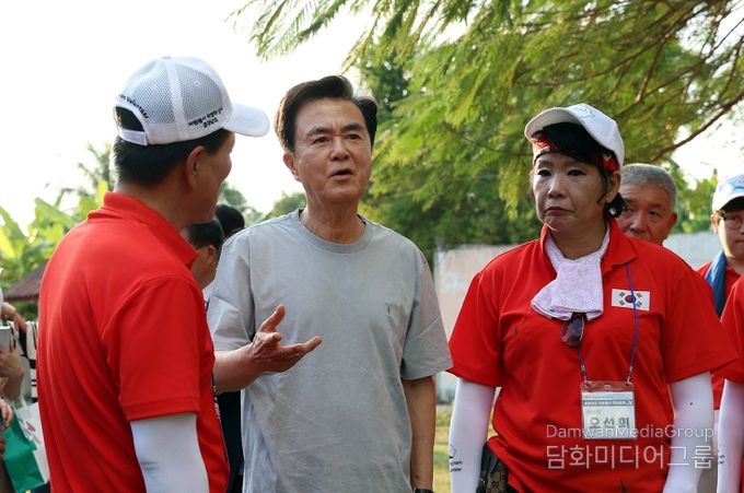 김태흠 지사, 라오스 출장 첫 일정으로 자원봉사 현장 방문