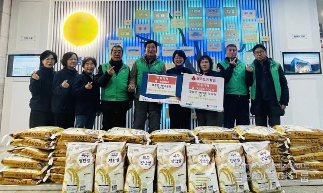 파주시 월롱면 새마을회·새마을부녀회, 취약계층 위해 쌀 500kg과 성금 500만 원 기탁