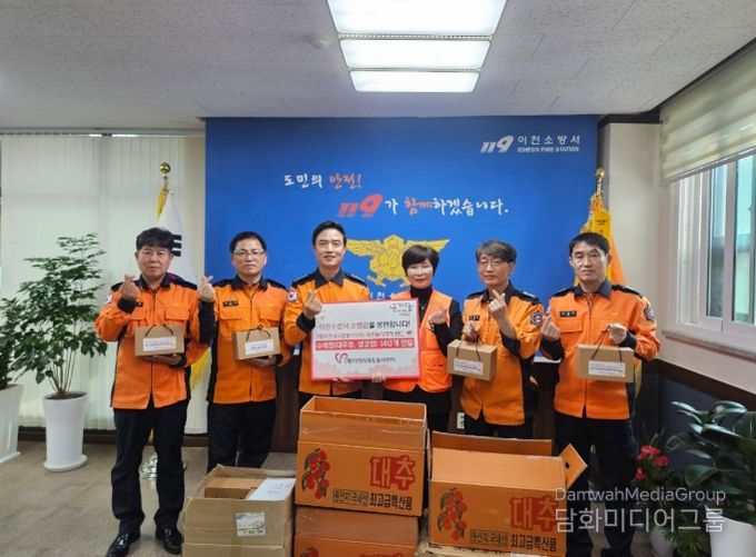 이천시자원봉사센터, 이천소방서에 소방관 응원 수제청 140개 전달