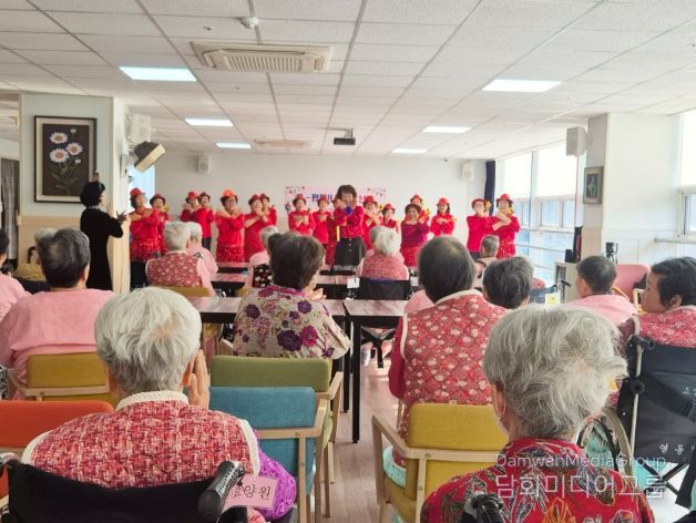 함안군종합사회복지관 ‘숟가락 난타’ 수강생, 요양병원 찾아 무료 공연 진행