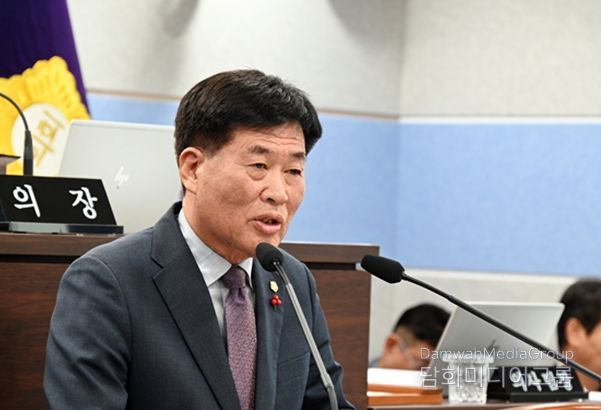 남해군의회 임태식 의원이 12월19일 제289회 제2차 정례회 제3차 본회의에서 5분 자유발언을 하고 있다.