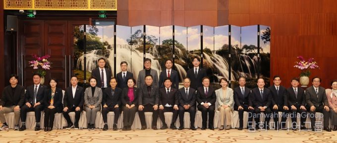 구이저우성 인민대표대회 상무위원회 방문