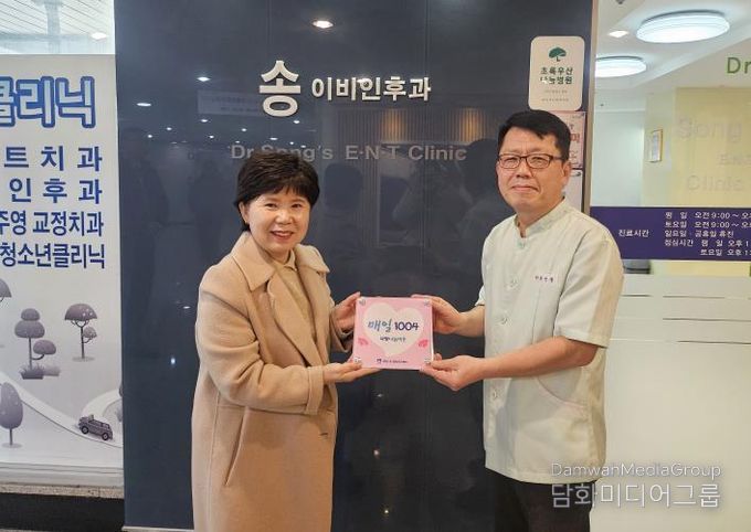 수원시 영통구 매탄1동 ‘매일 1004, 우리동네 나눔가게’현판 전달