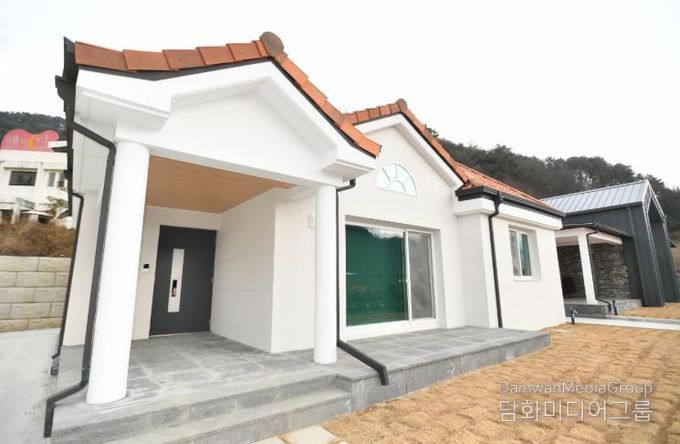 지난달 하남면 거례리에 준공한 화천군 신혼부부 임대주택 전경