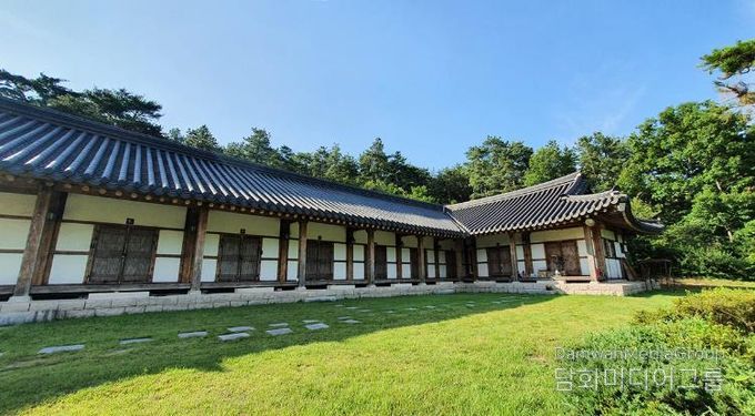 백련재 문학의 집.