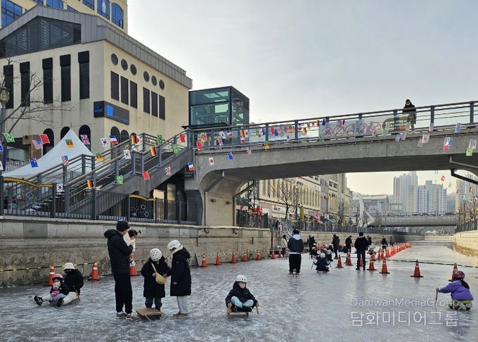 금빛수로 얼음썰매장 모습
