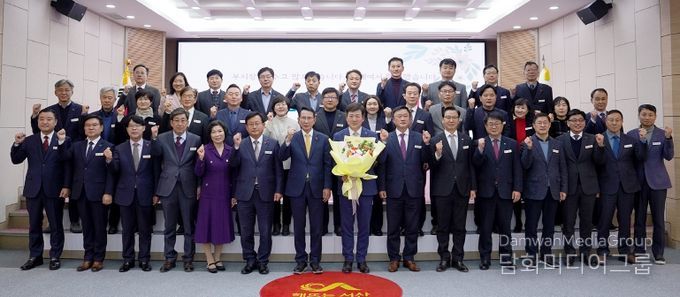 12월 31일 시청 대회의실에서 열린 제17대 서산시 부시장 이임식