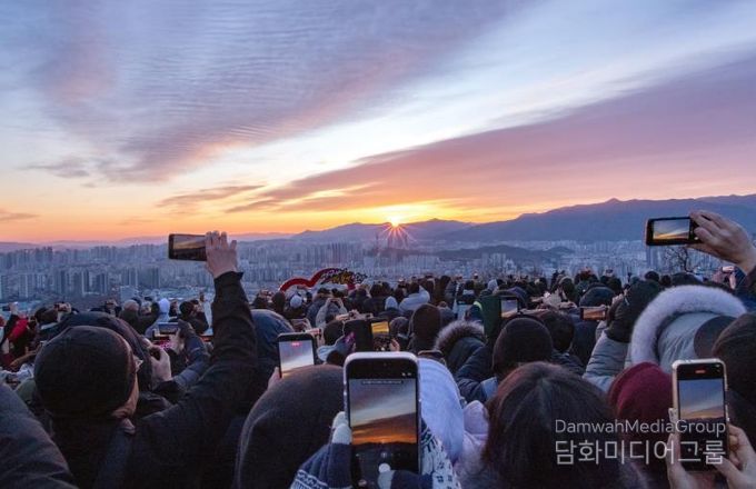 서구청 “적토마처럼 역동적이고 힘찬 새해 되길” 2026 와룡산 해맞이 행사 개최