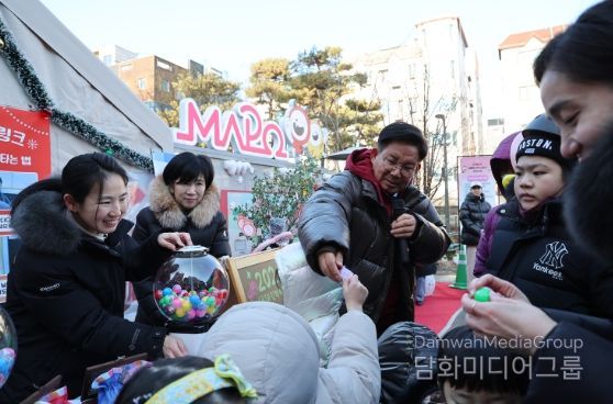 “아빠, 엄마와 행복하게” 아이들 소원 담긴 새해맞이 엄빠랑 아이스링크