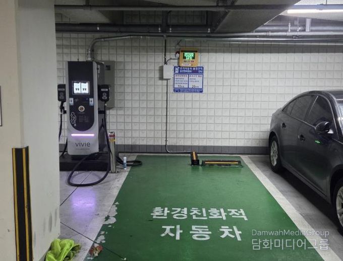 월계구민체육센터 지하주차장 전기차 충전구역에 설치된 전기차 화재 예방 시스템(사진=노원구시설관리공단)