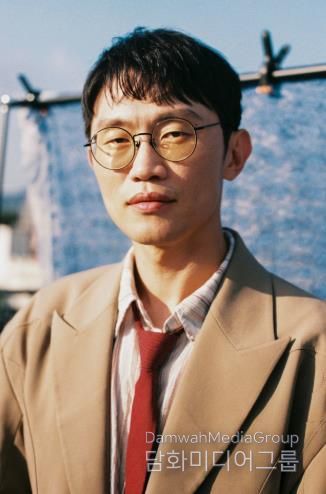 윤덕원 프로필 사진 ⓒ유연(사진 사용 시 ⓒ유연 또는 Copyright. 유연 표기 필수)