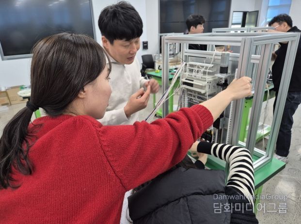 직업계고 전문교과 교사들이 1월 20일 직업교육복합센터에서 프로그램 논리 제어(PCL) 연수를 하고있다.