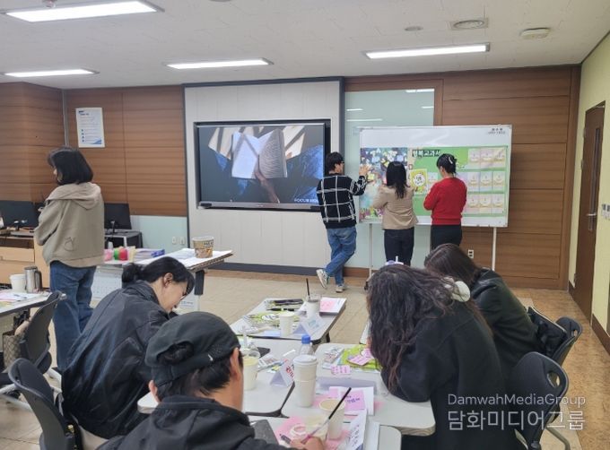 동료교사의 실천 경험 공유하는 참여․성찰 중심 R&D형 연수
