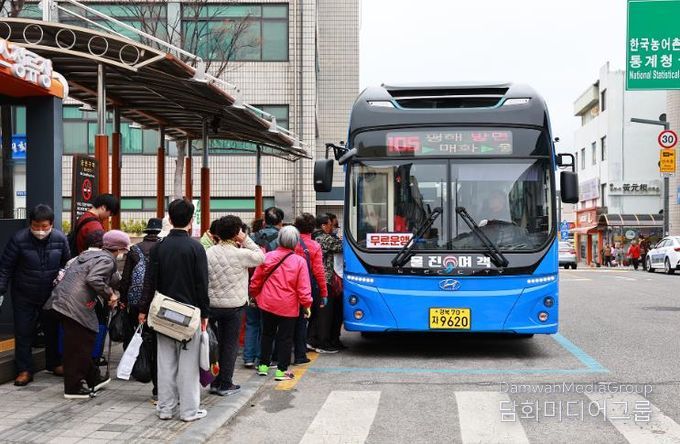 ‘철도 개통 효과 톡톡’지난해 울진 관광객 890만 명(무료버스)