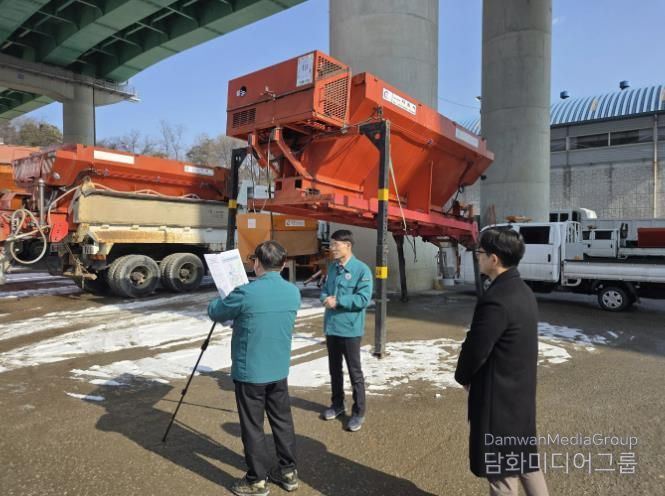 김경주 기흥구청장이 취임식 대신 구민의 안전과 생활 현안을 살피는 현장방문으로 공식 업무를 시작했다.