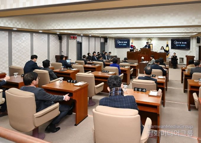 해운대구의회(의장 장성철)가 제291회 임시회 제1차 본회의를 진행했다.