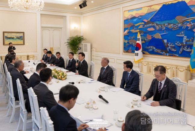 청년일자리와 지방투자 확대를 위한 기업간담회(청와대)