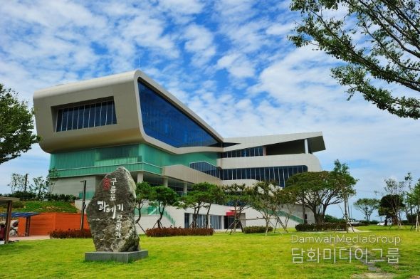 포항구룡포과메기문화관 전경.