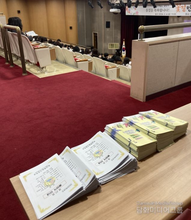 1. 천안시가 고등학교 졸업식에서 ‘새내기 청년을 위한 청년정책’ 홍보 활동을 펼쳤다.