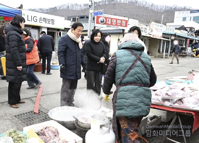 설맞이 장보기 행사로 명절 준비