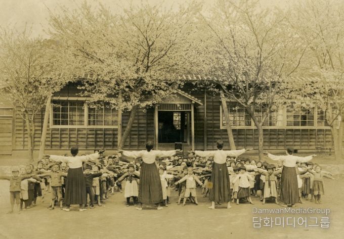 아침체조(1939년 추정)