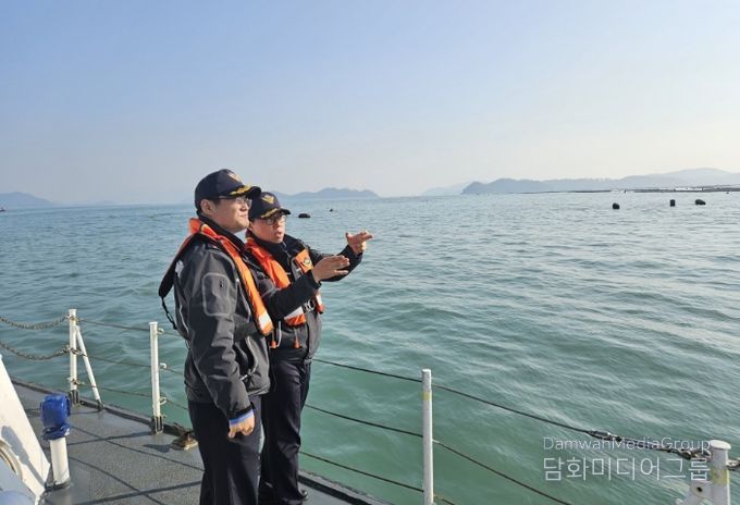 여객선 항로 점검중인 완도해양경찰서장의 모습