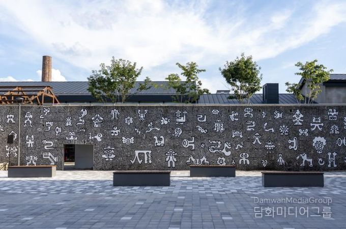 2025 한글 국제 프레 비엔날레 초청작가 미스터 두들의 대형벽화 작품, 한구들