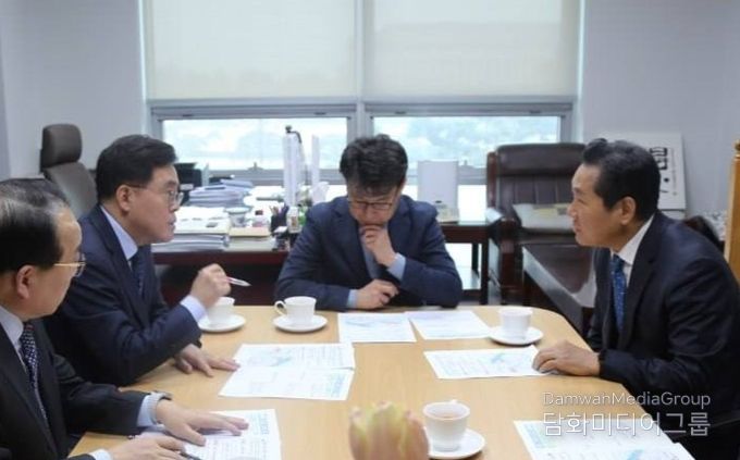 진 구청장 국회 찾아 교통망 확충 건의