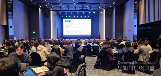 12일 신안에서 ‘2026 민주생활교육과 주요 사업 설명회’가 진행되고 있다.