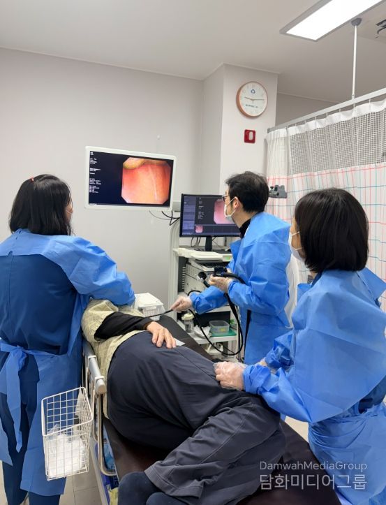 청양군 보건의료원에서 건강검진을 진행중인 모습